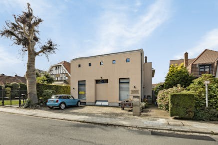 Kantoor met woning te koop Sint-Andries