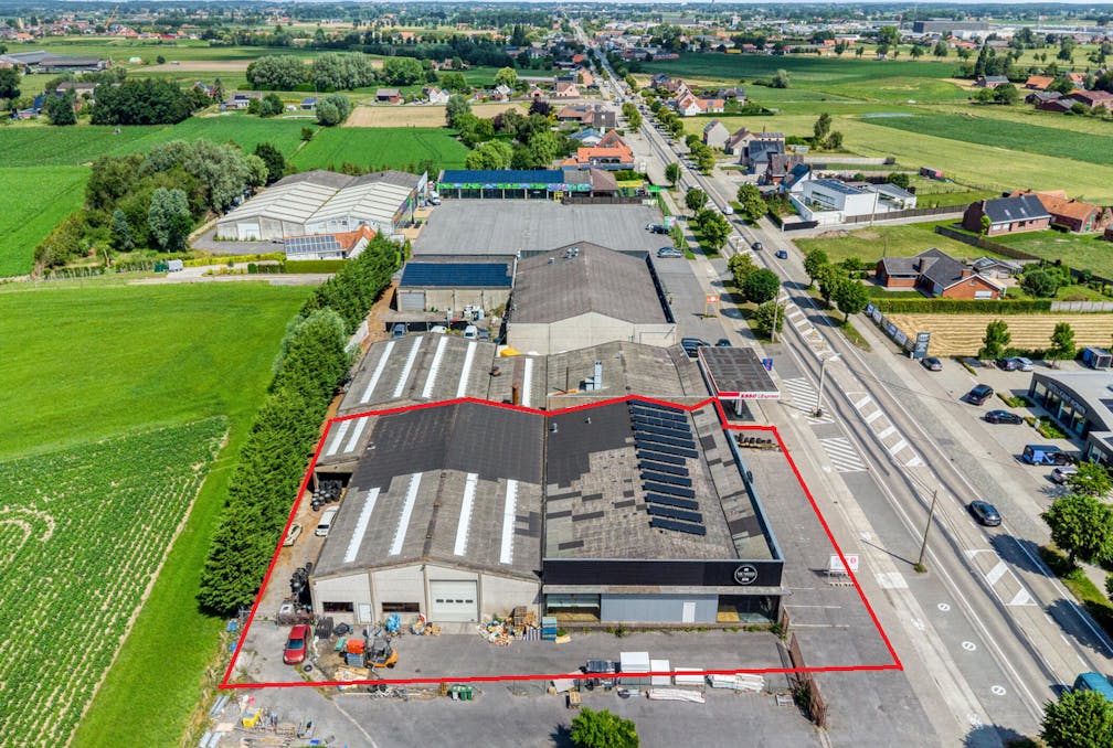 Commercieel gebouw van ca. 1.346m² op topligging in Hooglede