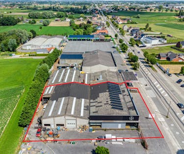Commercieel gebouw van ca. 1.346m² op topligging in Hooglede
