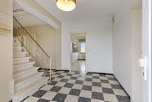 Site met loods en ruime villa te koop in De Haan/Klemskerke.