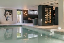 Instapklare villa met 5 slaapkamers en binnenzwembad te koop