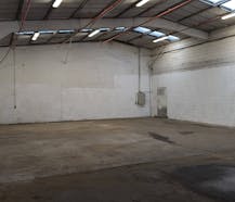 Magazijn van 200 m² te huur in Poperinge.