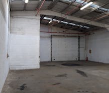 Magazijn van 200 m² te huur in Poperinge.