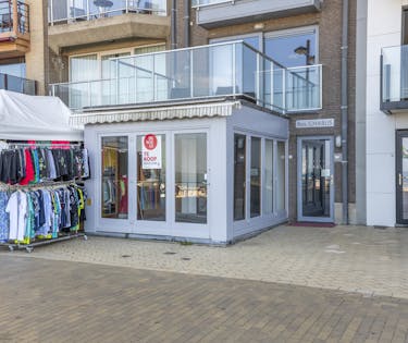 Local commercial en bord de mer (94m²)