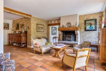 Ruime villa op ca  8.312m² te koop in Coudekerque-Village (Frankrijk).