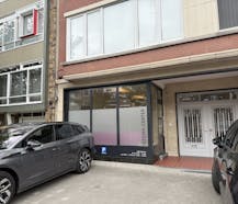 Ruime handelsruimte te huur in het centrum van Merksem!