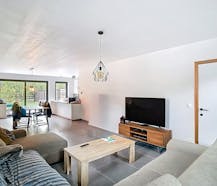 Woning met 3 slaapkamers, tuin en autostaanplaats in Woesten