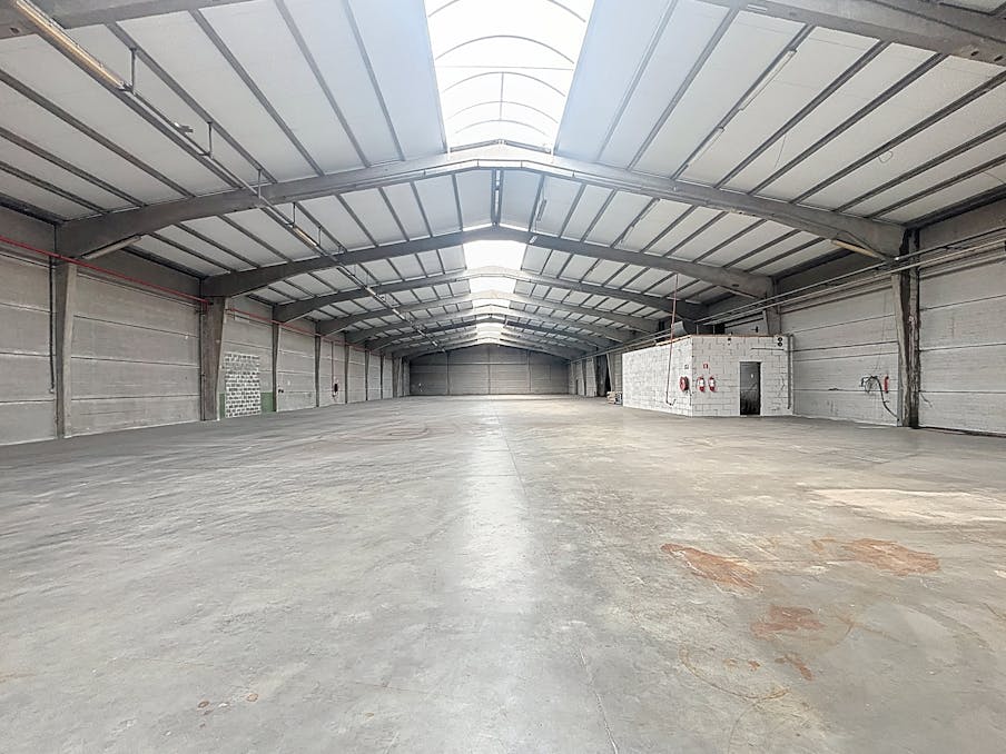 Magazijn van ca. 2.000 m² te huur regio Wielsbeke