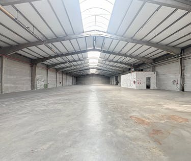 Magazijn van ca. 2.000 m² te huur regio Wielsbeke