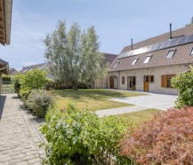 Ruime, energiezuinige woning met bijgebouw op 1.700m² in Beauvoorde.