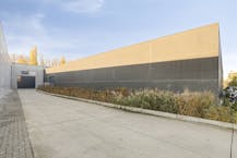 Industriële unit/ Magazijn (788 m²) te huur in Oostkamp