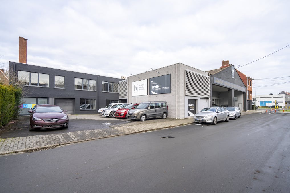 Kantoorgebouw te koop in Kortrijk