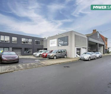 Kantoorgebouw te koop in Kortrijk