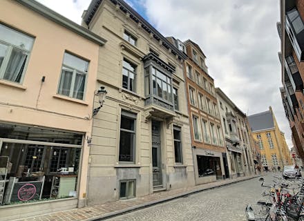 Luxueus gemeubeld appartement met 2 slaapkamers in centrum Brugge