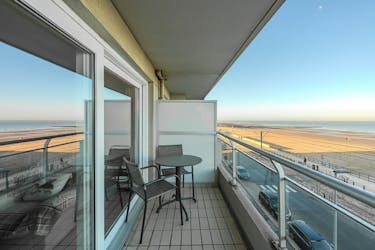 Ruim 1-slaapkamer appartement met frontaal zeezicht !