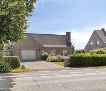 Karaktervolle villa op ruim perceel te koop in Roeselare