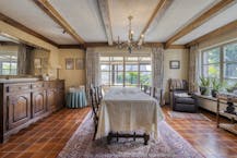 Karaktervolle villa op ruim perceel te koop in Roeselare