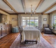 Karaktervolle villa op ruim perceel te koop in Roeselare
