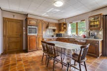 Karaktervolle villa op ruim perceel te koop in Roeselare