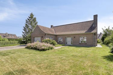 Karaktervolle villa op ruim perceel te koop in Roeselare
