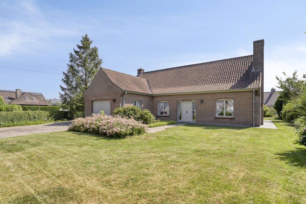 Karaktervolle villa op ruim perceel te koop in Roeselare