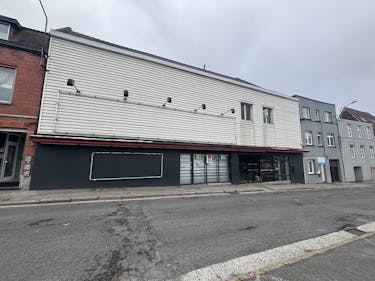 Ruim handelspand met potentieel te koop in Moeskroen