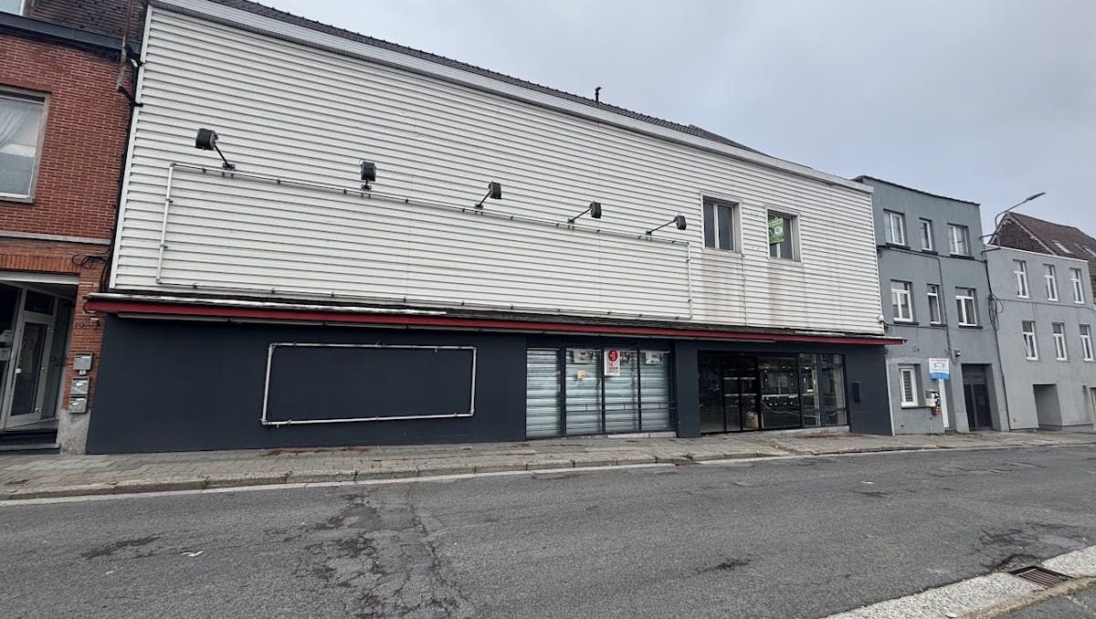 Ruim handelspand met potentieel te koop in Moeskroen