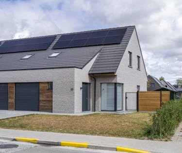 Halfopen nieuwbouwwoning met drie kamers te huur in Harelbeke