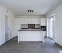 Halfopen nieuwbouwwoning met drie kamers te huur in Harelbeke