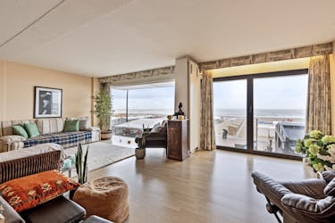 Propriété commerciale avec maison et place de parking à vendre à Zeedijk