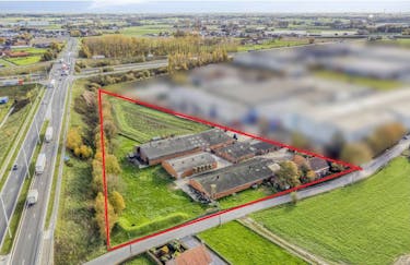 Industriegrond van ca 15.370m² met visibiliteit vanaf de R32