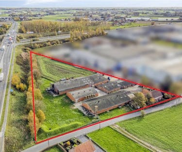 Industriegrond van ca 15.370m² met visibiliteit vanaf de R32