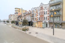 Ruim handelsgelijkvloers te huur in het hartje van De Panne