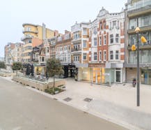 Ruim handelsgelijkvloers te huur in het hartje van De Panne