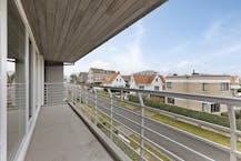 Hoekappartement met 2 slaapkamers en garage in Sint-Idesbald