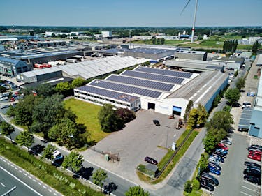 Magazijn (600 m²) te huur langs de R4 te Gent