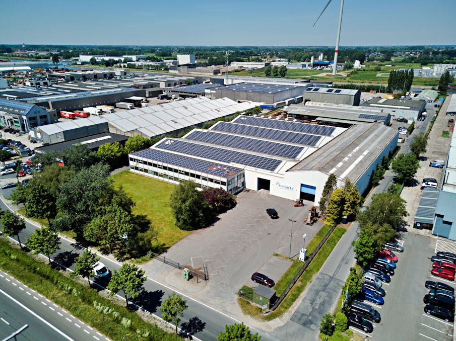 Magazijn (600 m²) te huur langs de R4 te Gent