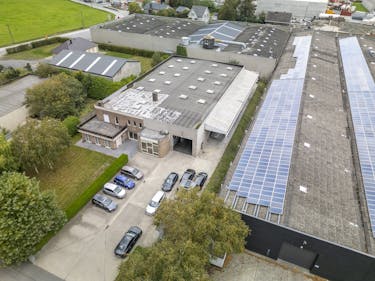 Magazijn met woonst te koop in Desselgem