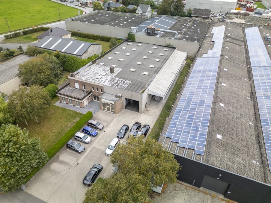 Magazijn met woonst te koop in Desselgem