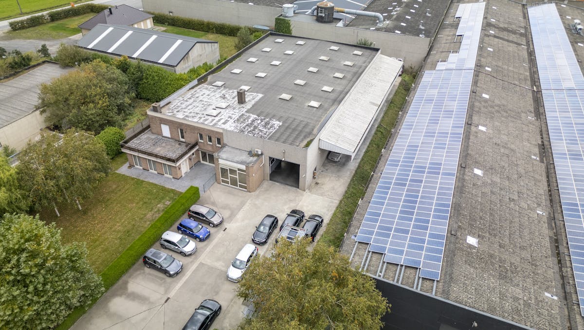 Magazijn met woonst te koop in Desselgem