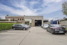 Magazijn met woonst te koop in Desselgem