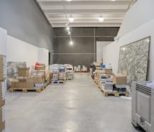 Magazijn ( 788 m²) met bureel (400 m²) te huur in Oostkamp