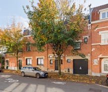 Ruim herenhuis (7 slpk) met tuin en garage in Ukkel