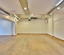 Handelspand met garages te koop in centrum Roeselare