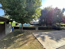 Bouwgrond van 554 m² met uitweg, garage en carport