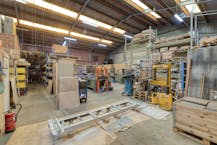  Magazijn (400 m² ) met woning (229 m²) op 4000m² terrein