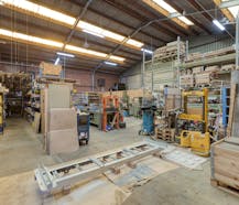 Magazijn (400 m² ) met woning (229 m²) op 4000m² terrein