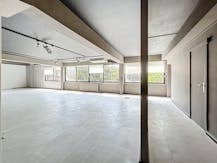 Espace de bureau/salle d'exposition spacieux à louer