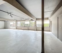 Ruime kantoorruimte / showroom te huur