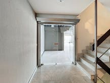 Espace de bureau/salle d'exposition spacieux à louer